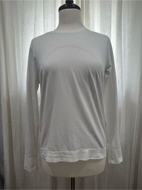 Lululemon Women’s White Striped Long Sleeve Activewear Pullover Shirt Top 10